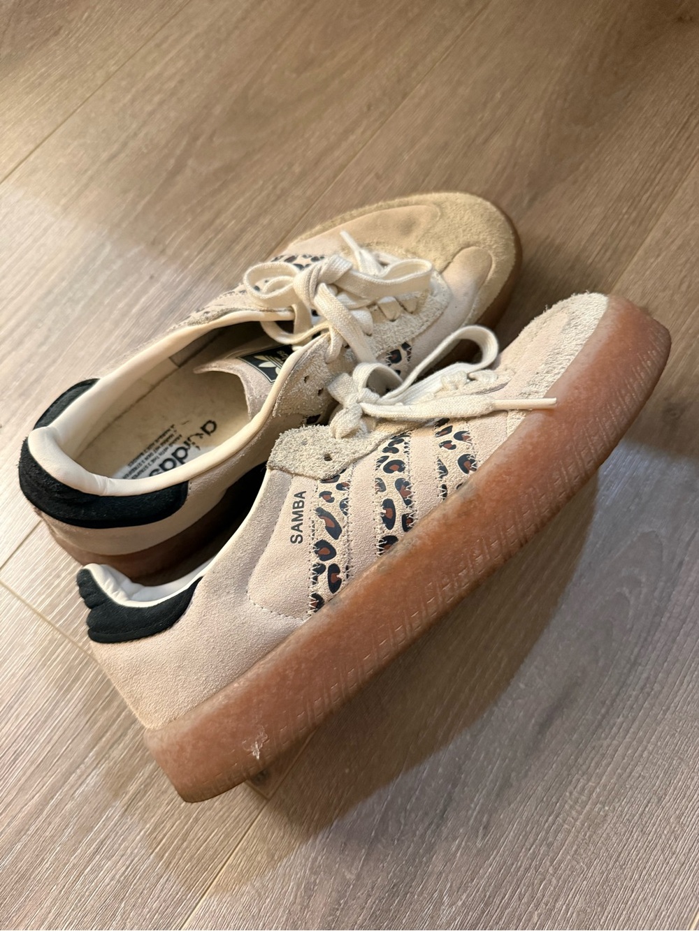 ADIDAS Samba (Women’s 6.5)